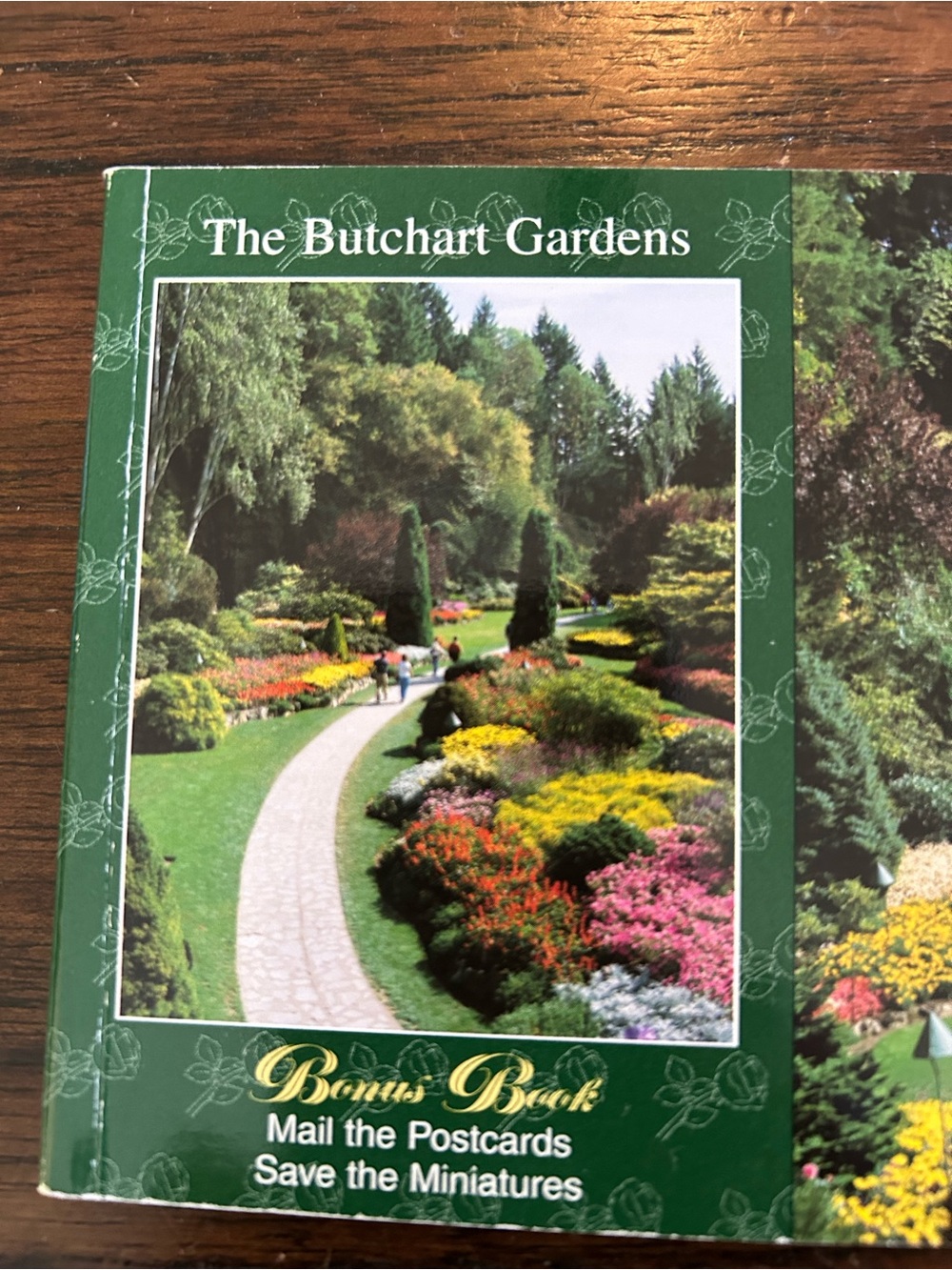 Early 1990’s Butchart Gardens NEW postcard Book - Green Floral Cover